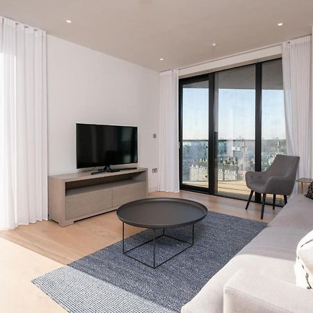 Modern Family Home Close To Victoria Station By Underthedoormat London Kültér fotó