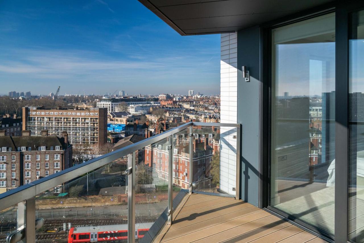 Modern Family Home Close To Victoria Station By Underthedoormat London Kültér fotó