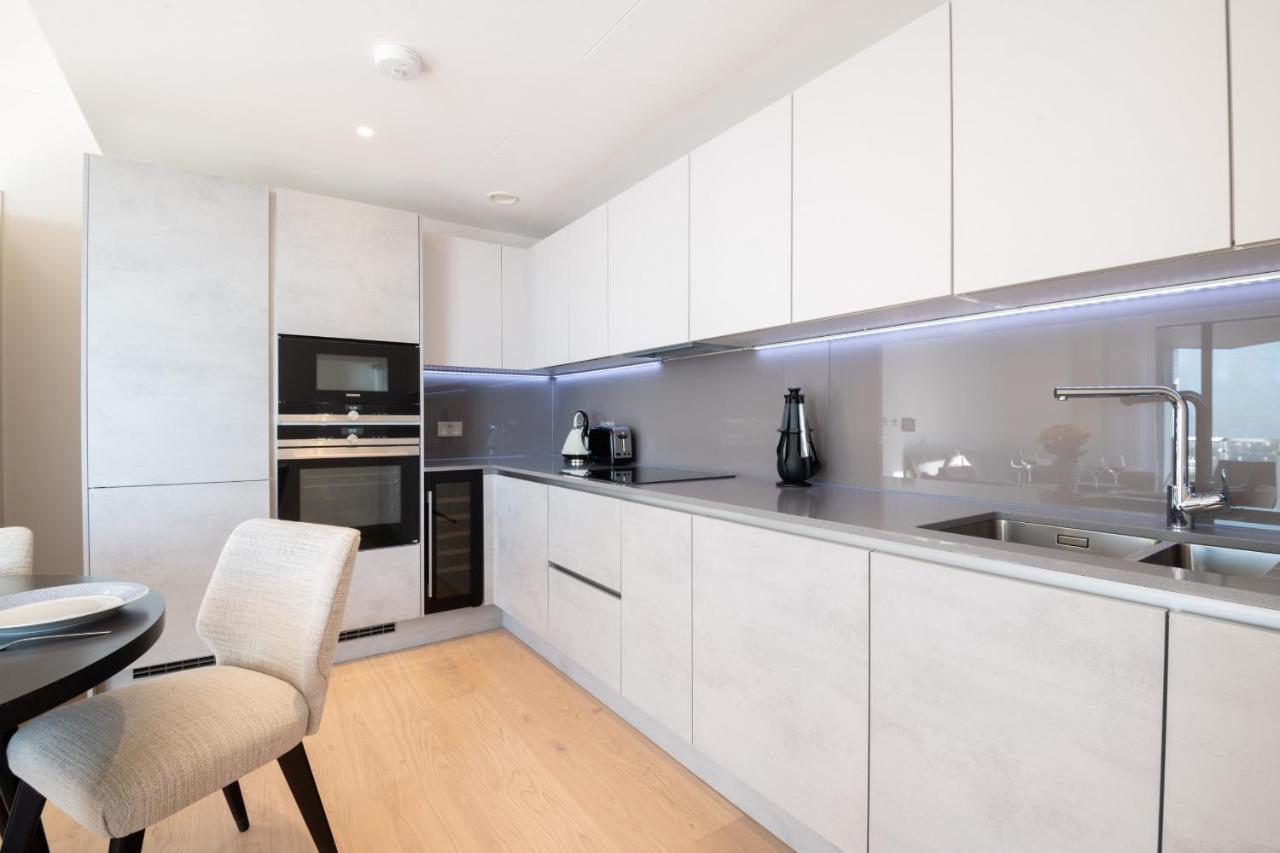 Modern Family Home Close To Victoria Station By Underthedoormat London Kültér fotó